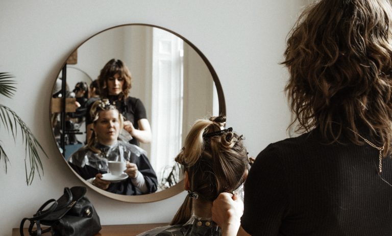 Mirror Talkers: The role of hairdressers in change